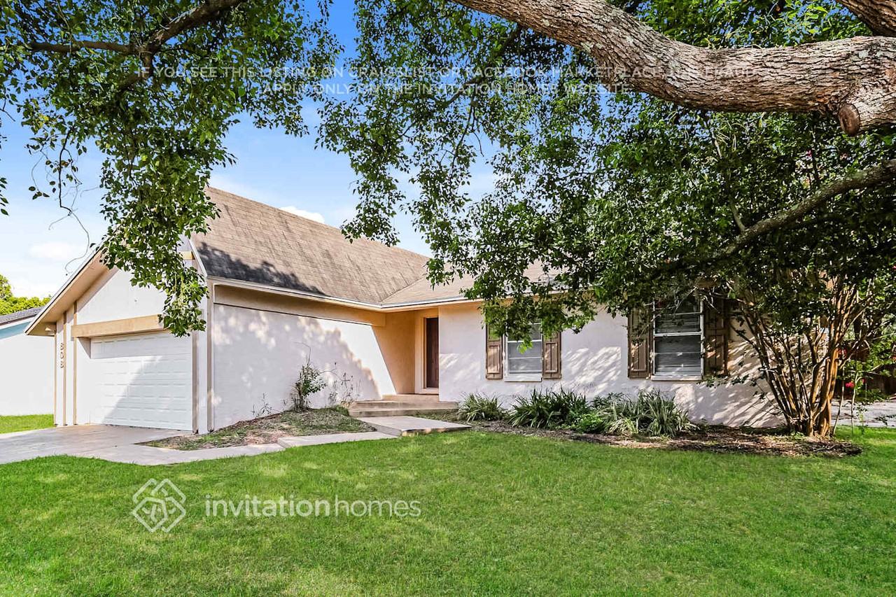 808 Black Knight Dr - Photo 3 of 17