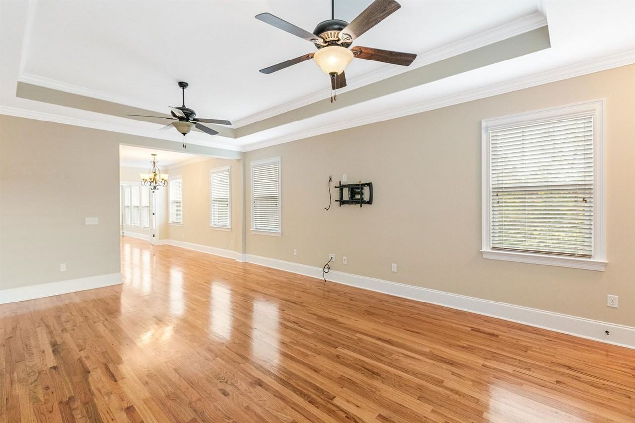 3026 Adiron Way - Photo 4 of 34