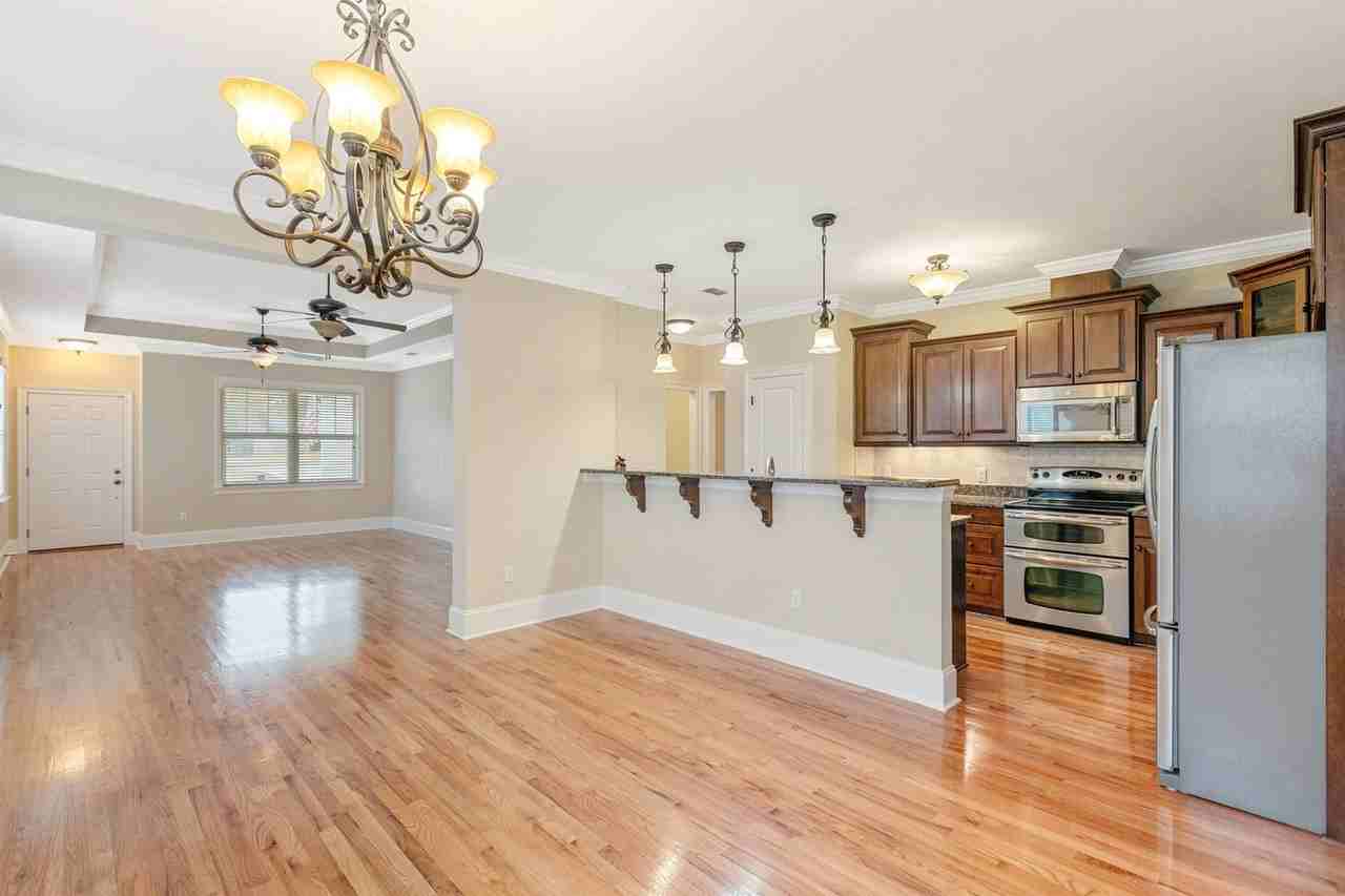 3026 Adiron Way - Photo 7 of 34