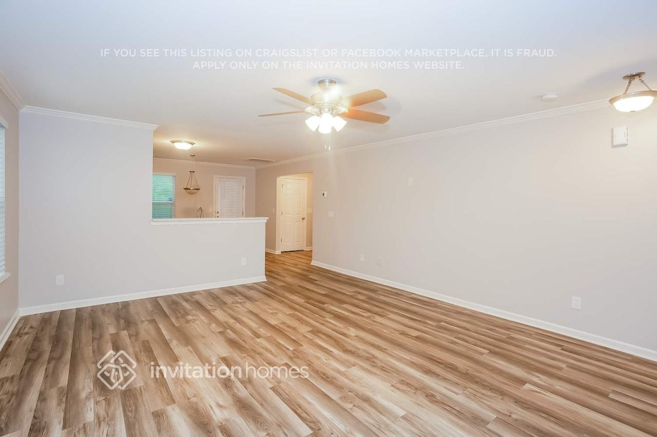 4186 Broadstairs Dr - Photo 5 of 17