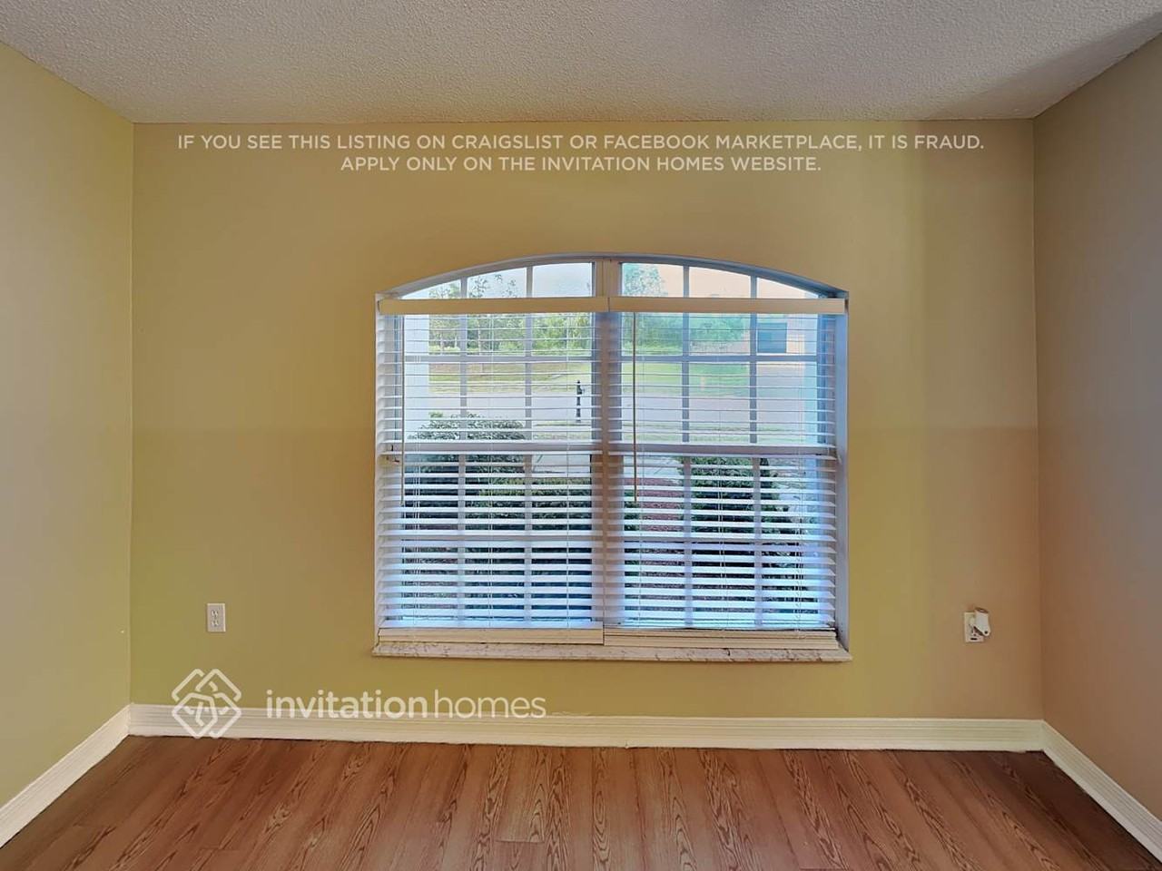 221 Heronwood Cir - Photo 2 of 21