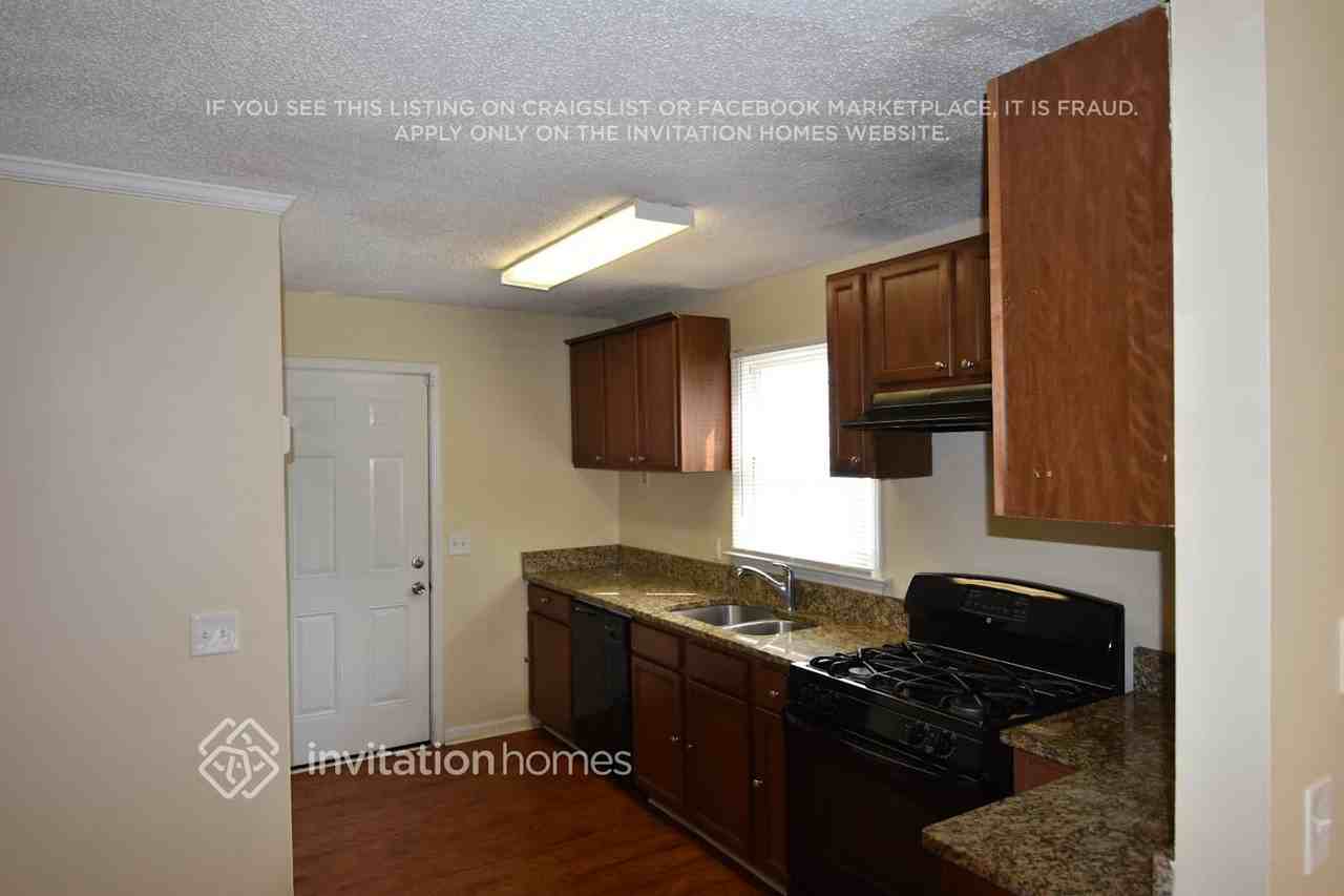 1540 Rose Garden Ln - Photo 4 of 11