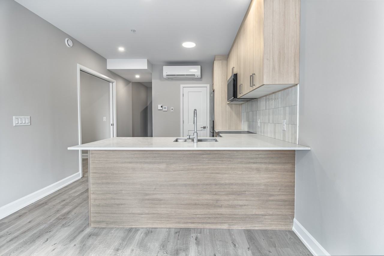 370 Cambridge Street N - Photo 3 of 15