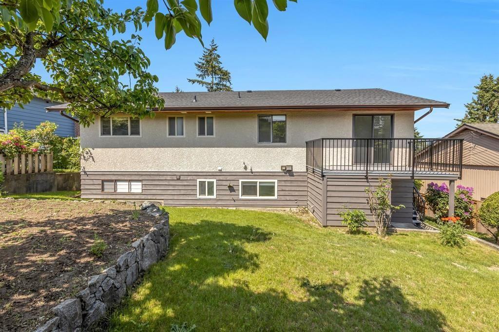 11246 135 St - Photo 5 of 8