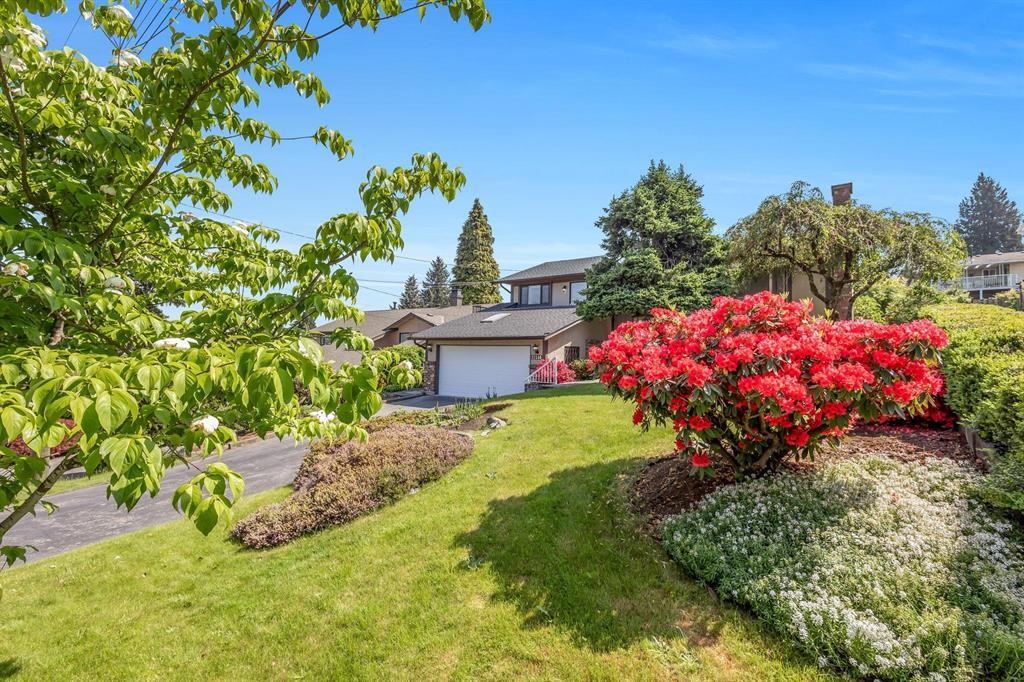 11246 135 St - Photo 6 of 8