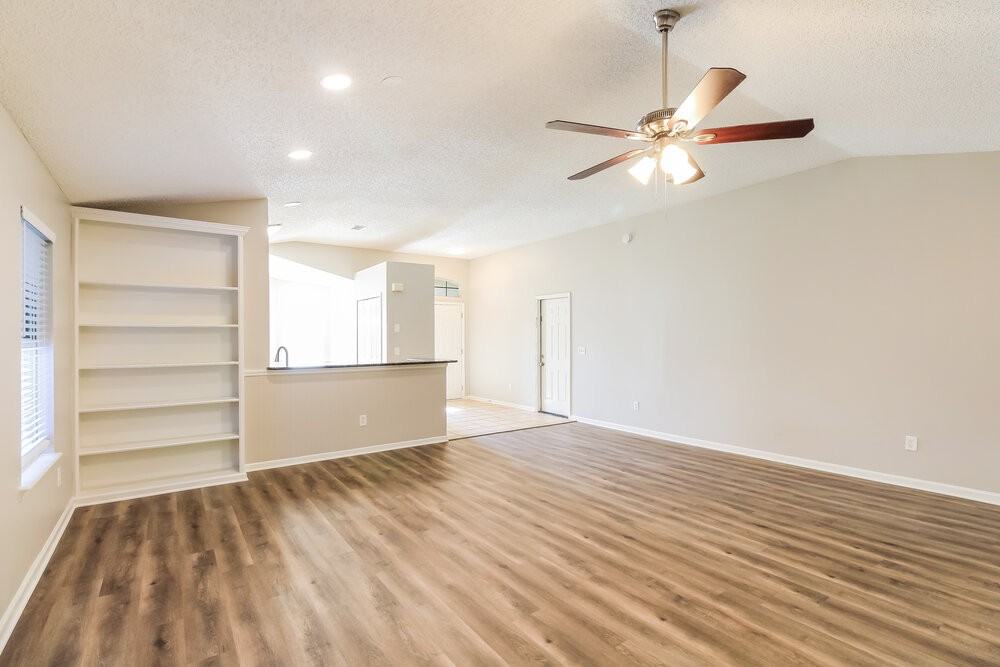 597 Prosperity Lake Dr - Photo 4 of 16