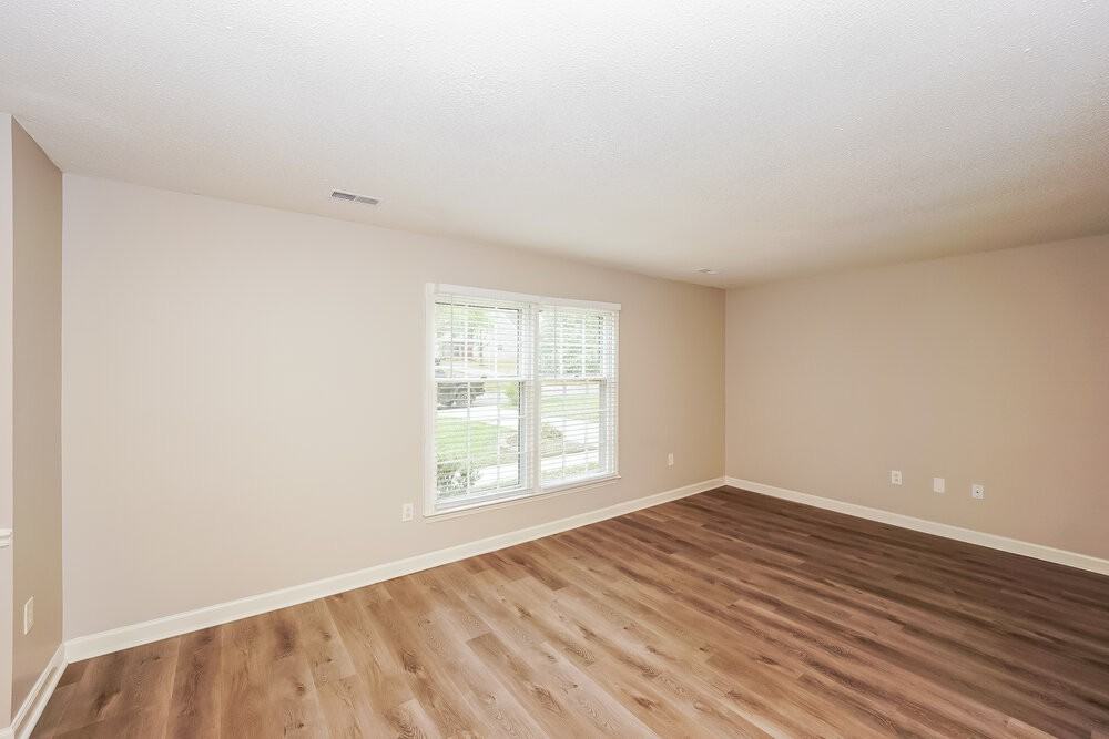 7506 Pirates Cove Ct - Photo 5 of 16