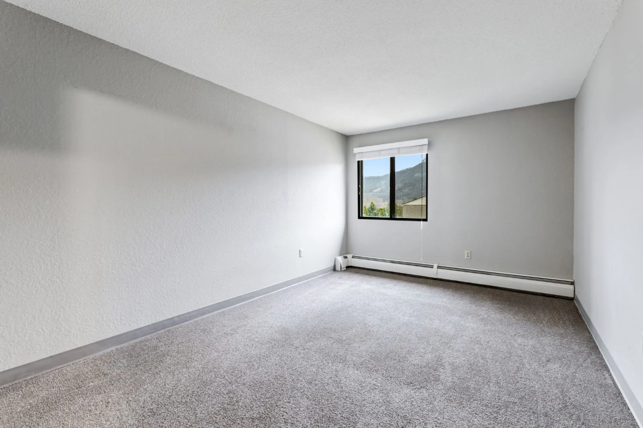 St. Vallerie Apartments - Photo 3 of 33
