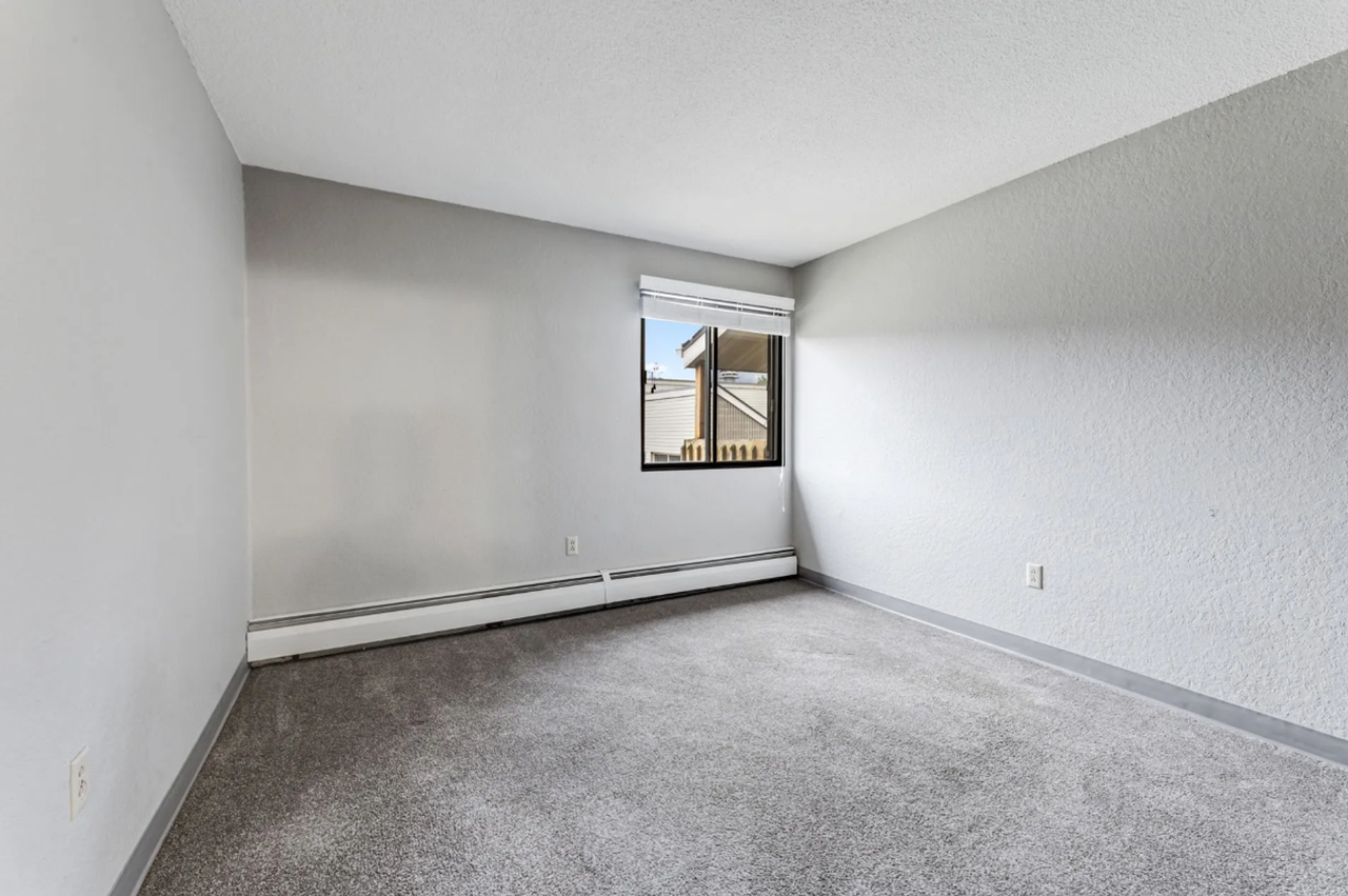 St. Vallerie Apartments - Photo 4 of 33