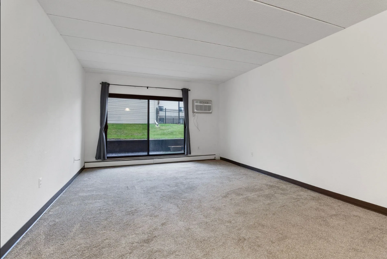 St. Vallerie Apartments - Photo 5 of 33