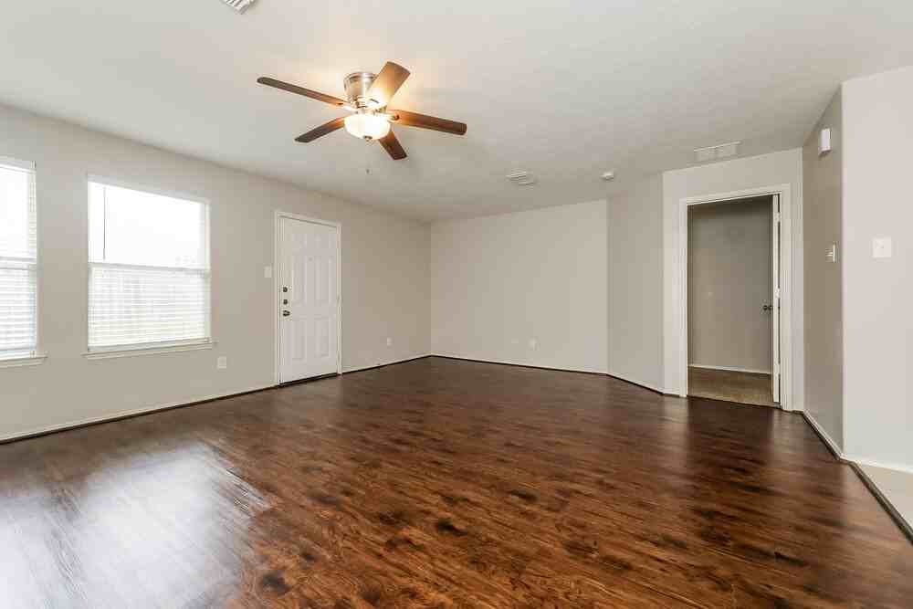 4931 Winding View Ln - Photo 3 of 16