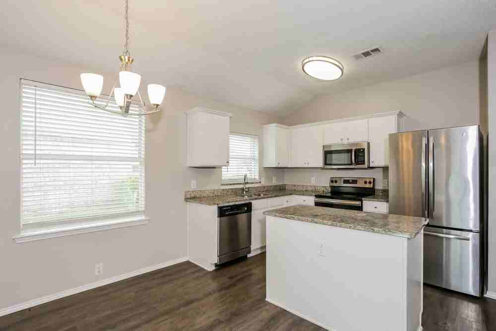 1506 Clemson Dr - Photo 7 of 16