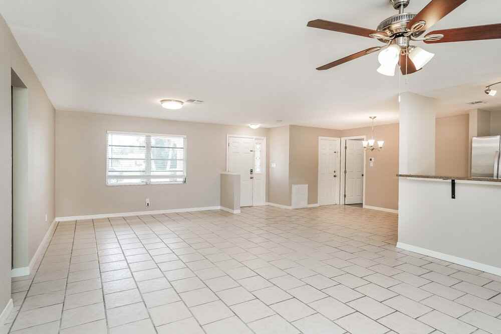 749 Sw 5th Ter - Photo 3 of 16