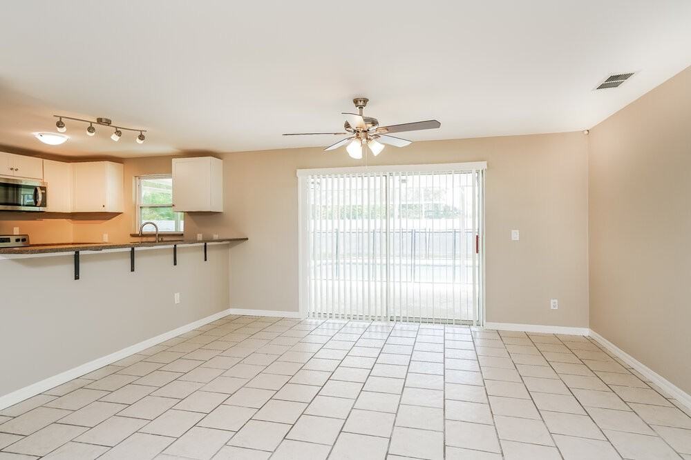 749 Sw 5th Ter - Photo 5 of 16