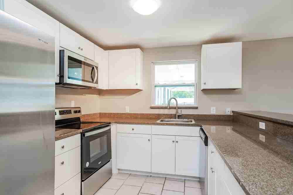 749 Sw 5th Ter - Photo 7 of 16