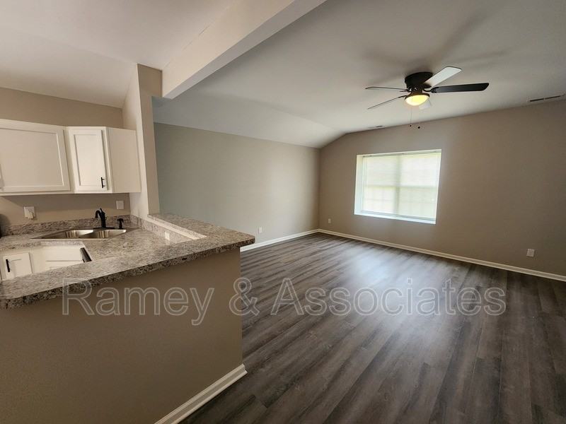 515 S 20th St - Photo 5 of 19