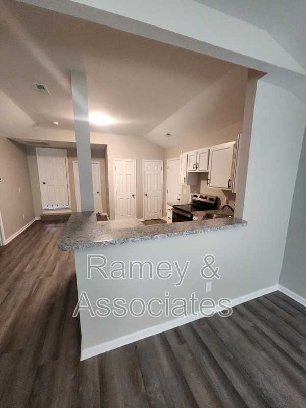 515 S 20th St - Photo 7 of 19