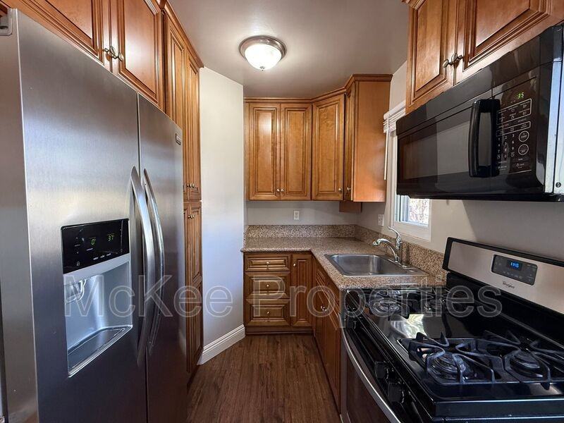 2321 Brant St - Photo 4 of 10