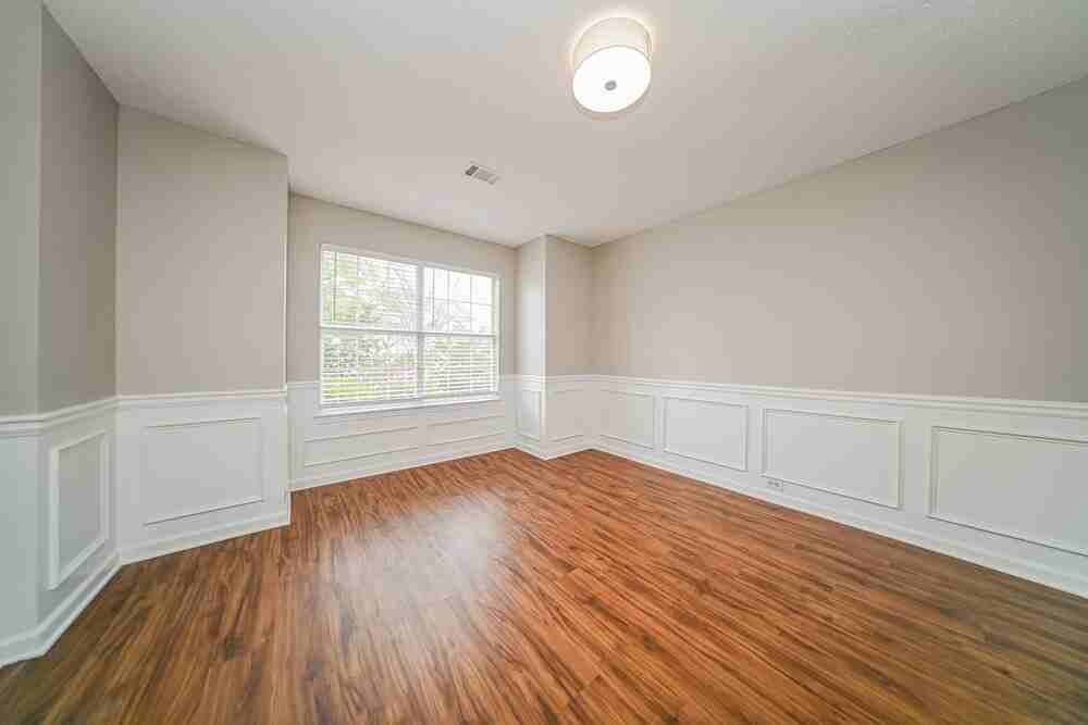 301 Othello Dr - Photo 4 of 17