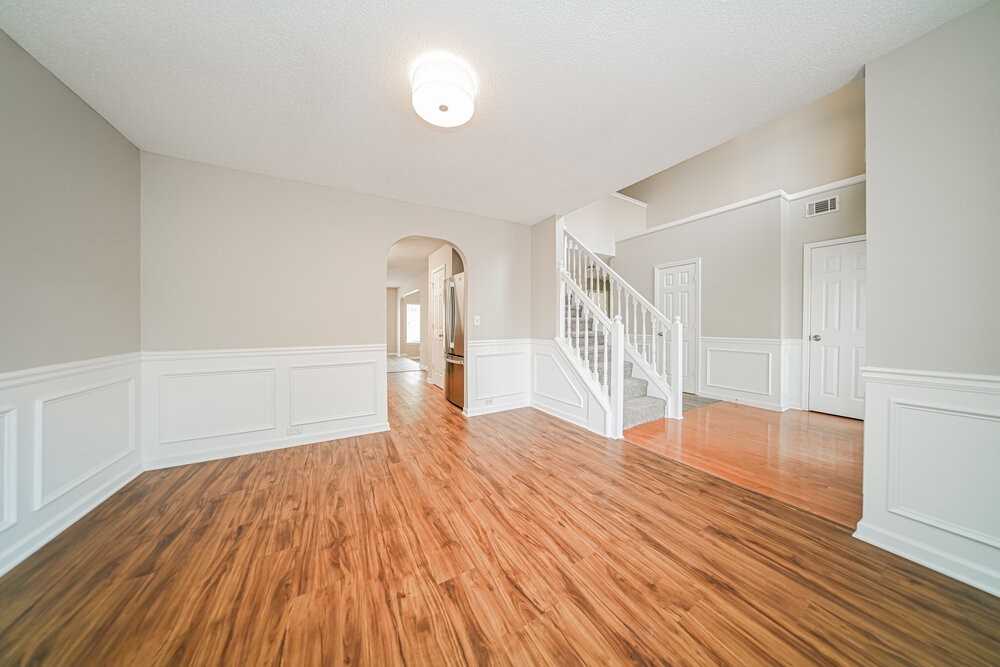 301 Othello Dr - Photo 5 of 17