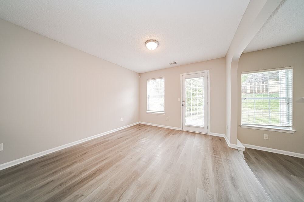 301 Othello Dr - Photo 6 of 17