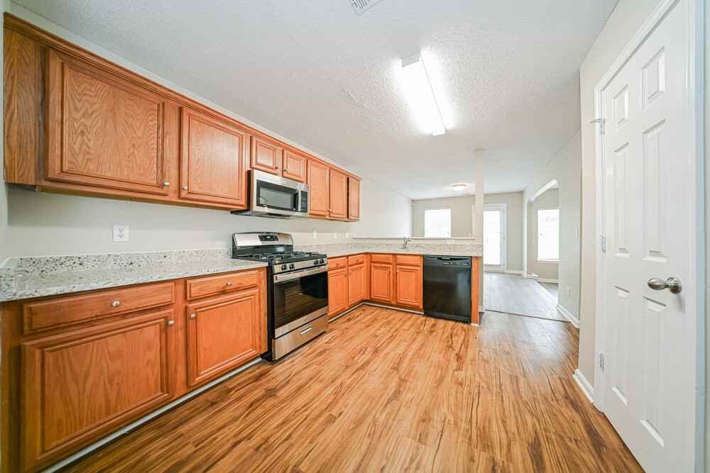 301 Othello Dr - Photo 7 of 17