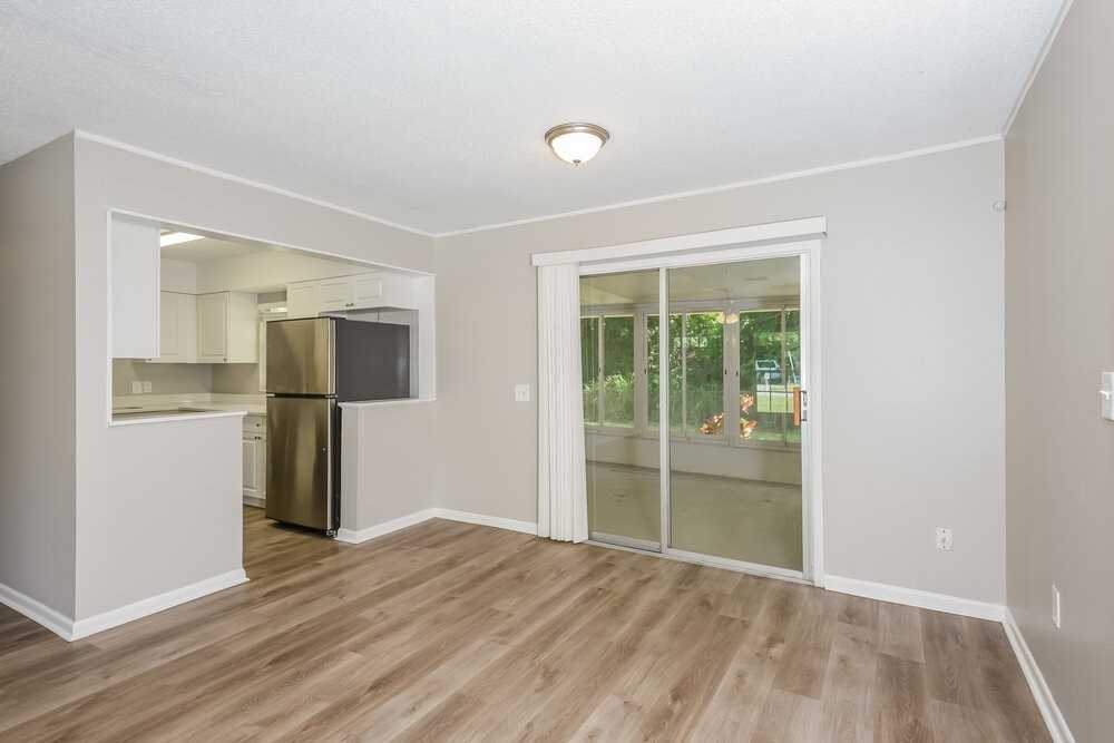 923 N Grove St - Photo 7 of 19