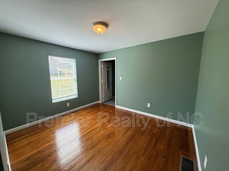 3427 Old Ushwy E - Photo 6 of 12