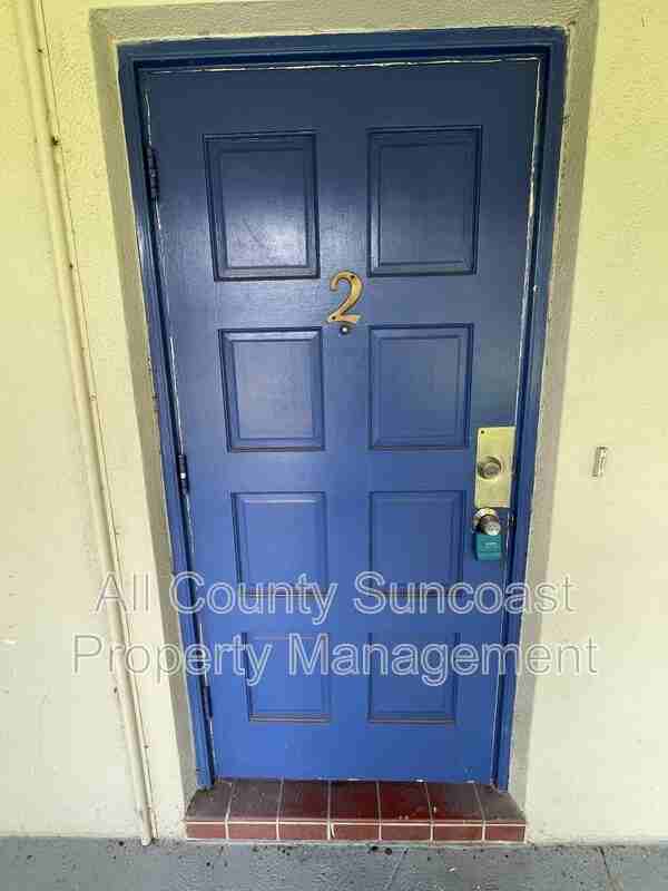 935 34th Ave N #2 - Photo 3 of 12