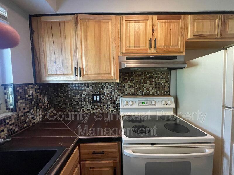 935 34th Ave N #2 - Photo 4 of 12