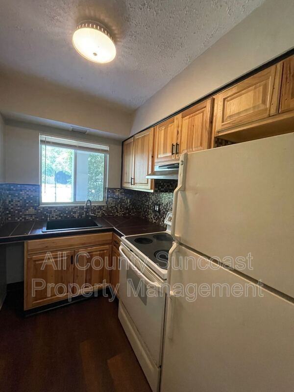 935 34th Ave N #2 - Photo 5 of 12