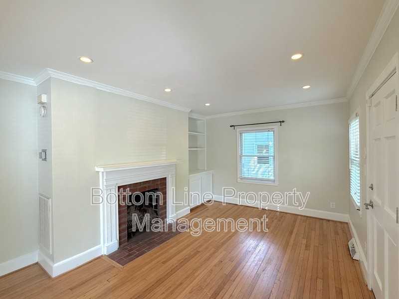 2417 Bay St - Photo 3 of 26