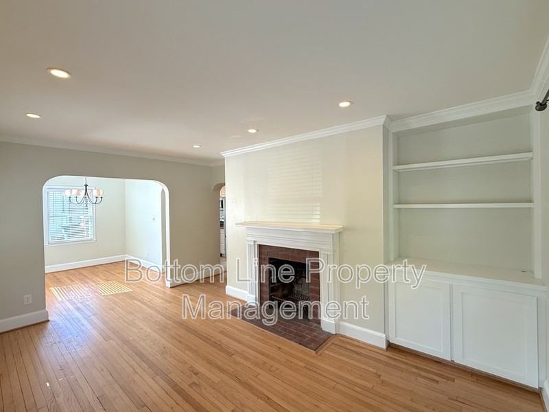 2417 Bay St - Photo 4 of 26