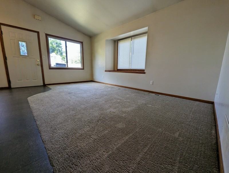 406 E Montgomery St - Photo 3 of 12