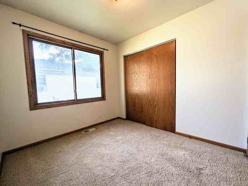 406 E Montgomery St - Photo 6 of 12