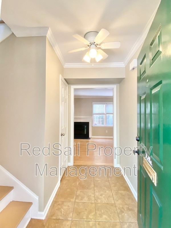 348 Llewellyn Mews - Photo 2 of 15