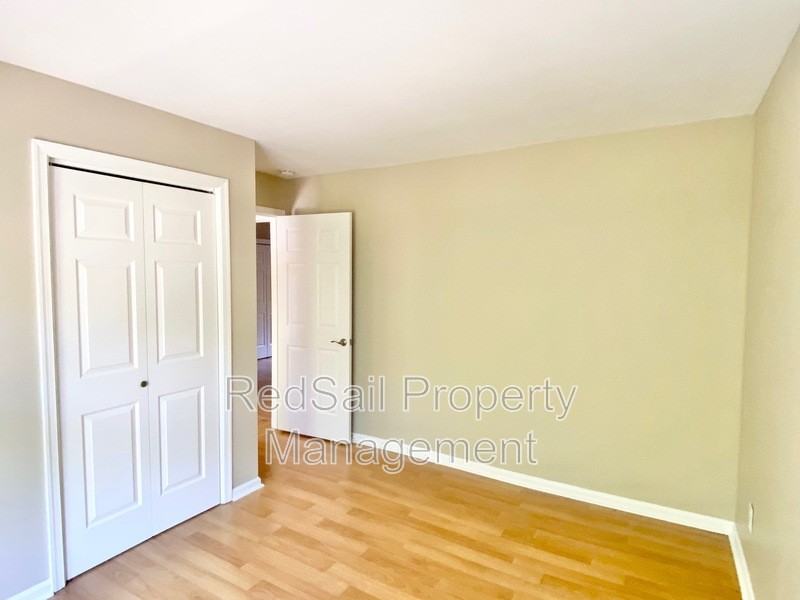 348 Llewellyn Mews - Photo 6 of 15