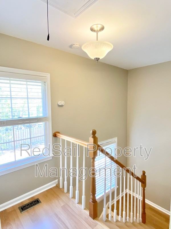 348 Llewellyn Mews - Photo 7 of 15