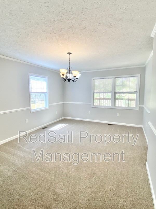 102 Thunderbird Ln - Photo 3 of 28