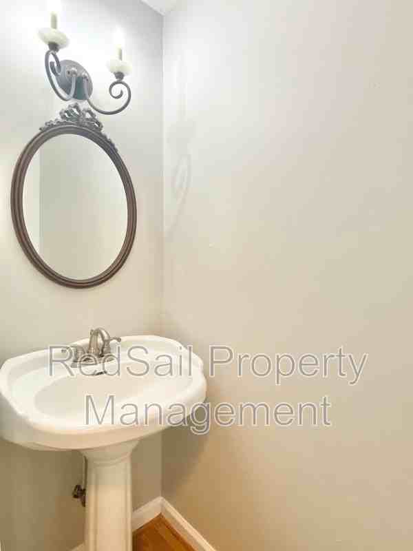 102 Thunderbird Ln - Photo 5 of 28