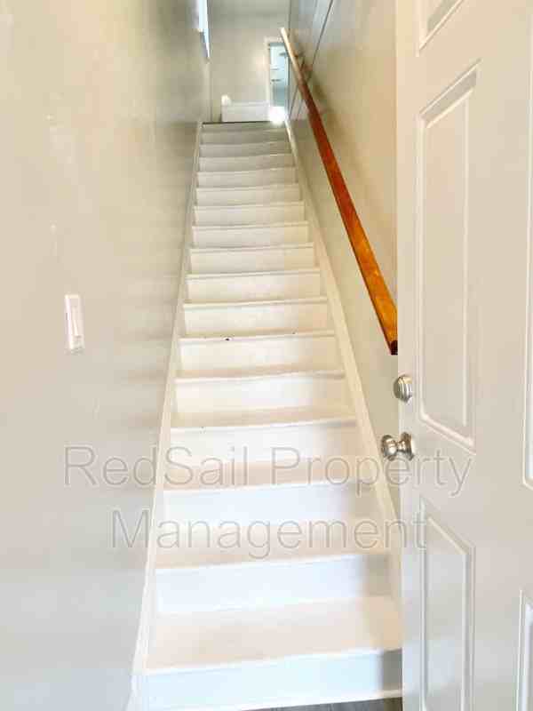 1240 24th St #B - Photo 4 of 20