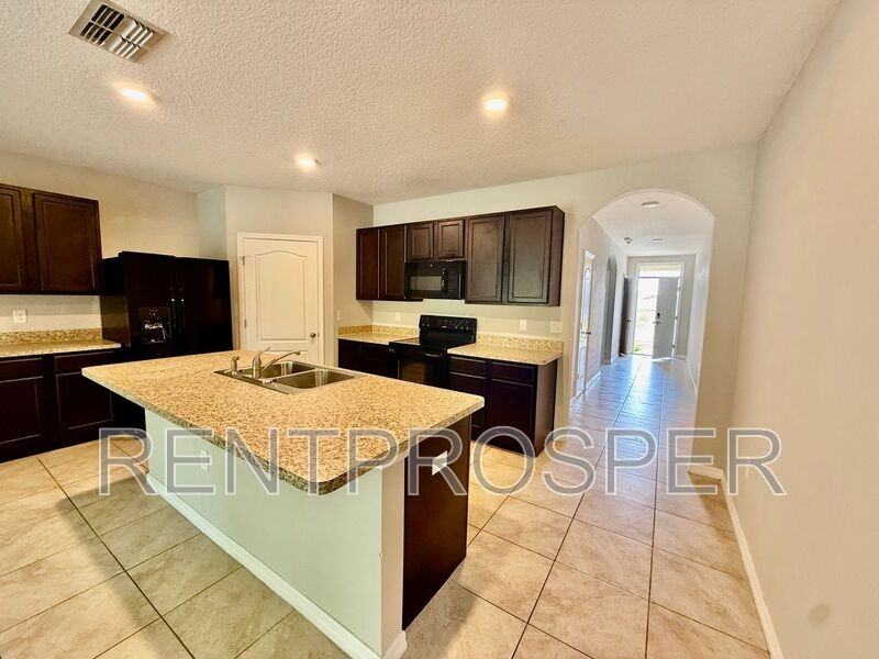 930 Summer Glen Dr - Photo 2 of 15