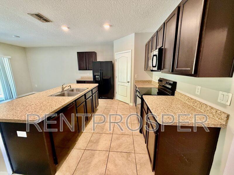 930 Summer Glen Dr - Photo 3 of 15