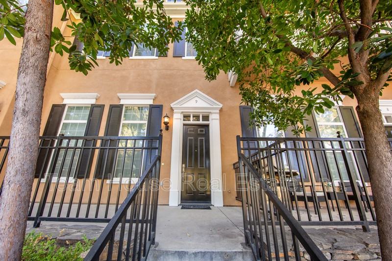 27007 Edgewater Ln #9 - Photo 3 of 45