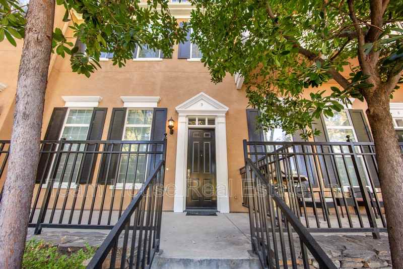 27007 Edgewater Ln #9 - Photo 4 of 45