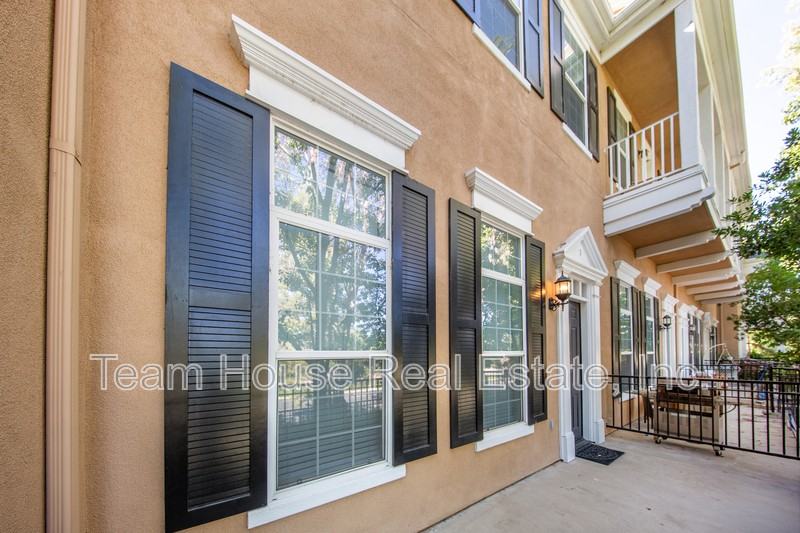 27007 Edgewater Ln #9 - Photo 6 of 45