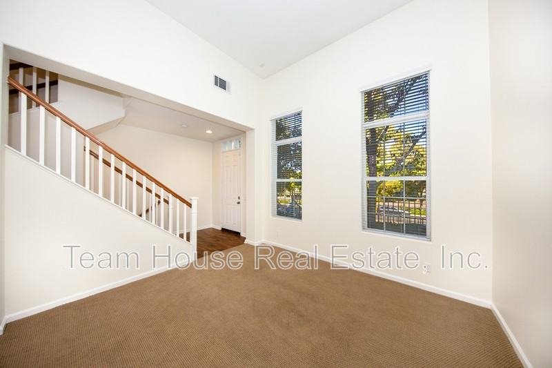 27007 Edgewater Ln #9 - Photo 7 of 45