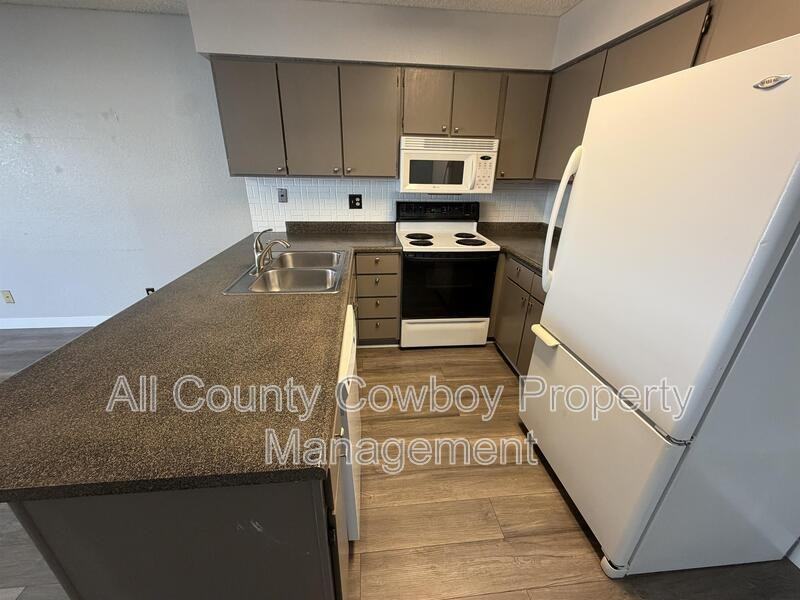 1150 N 18th St - Photo 3 of 17