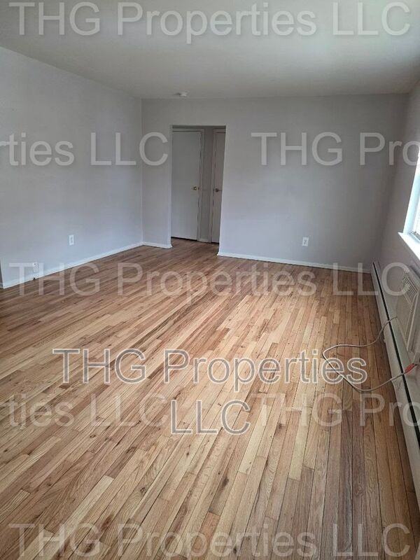 27 Green St - Photo 4 of 5