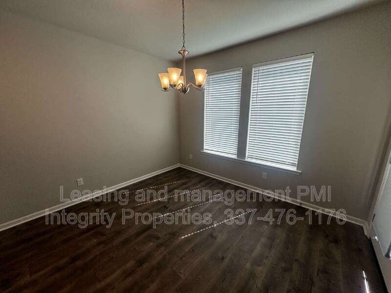 115 Rue Chateau Royal - Photo 2 of 21